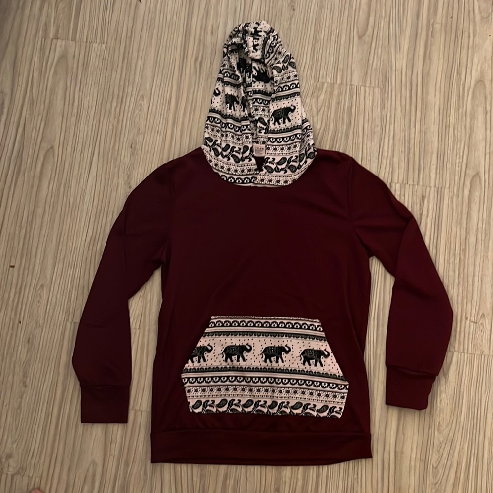 Elephant burgundy 🐘 hooded sweatshirt with kangaroo pocket soft and cozy size S